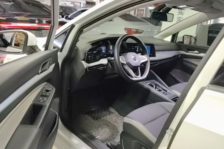 Volkswagen Golf 2021 car image #16
