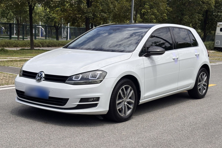 Volkswagen Golf 2017 car image #2