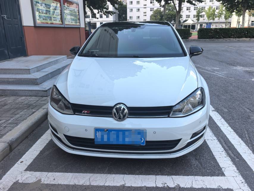 Volkswagen Golf 2017 car image #2