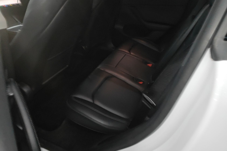 Tesla Model Y 2021 #17 Tesla Model Y 2021 car image #17