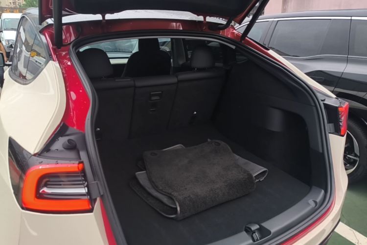 Tesla Model Y 2023 car image #21