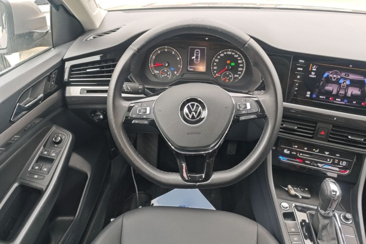Volkswagen Bora 2021 car image #11