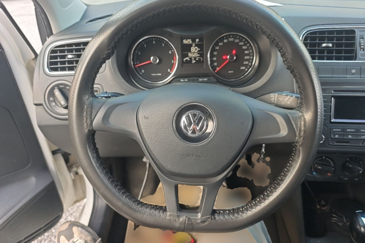 Volkswagen Polo 2015 #15 Volkswagen Polo 2015 car image #15