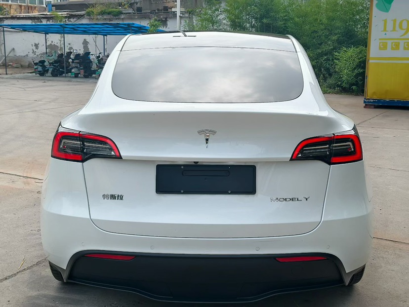 Tesla Model Y 2022 #4 Tesla Model Y 2022 car image #4