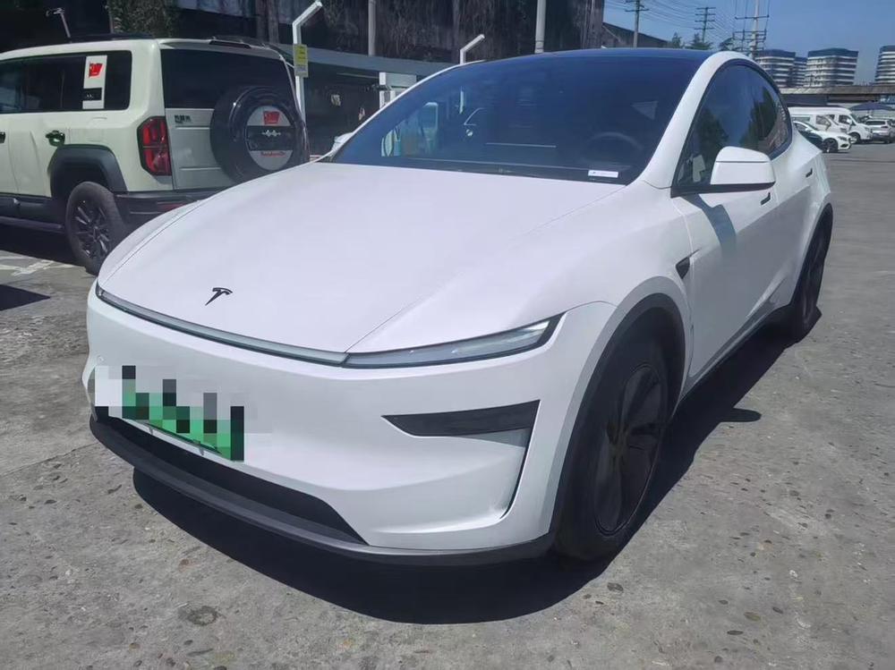 Tesla Model Y 2026 car image 