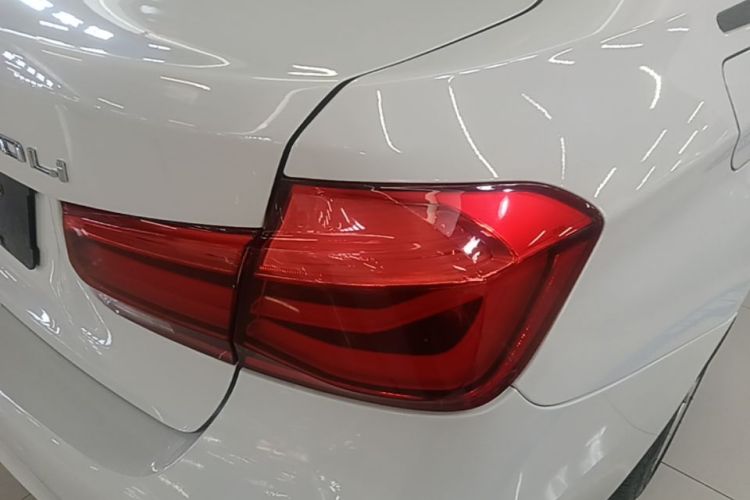BMW 3 Series 2018 car image #8