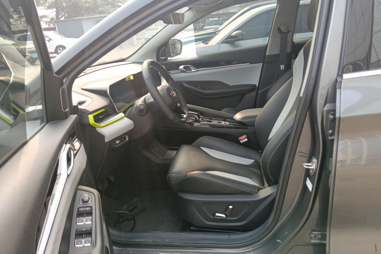 GEELY Coolray 2023 car image #15