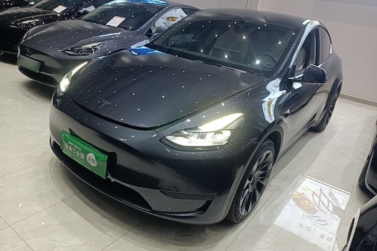 Tesla Model Y 2024 #2 Tesla Model Y 2024 car image #2