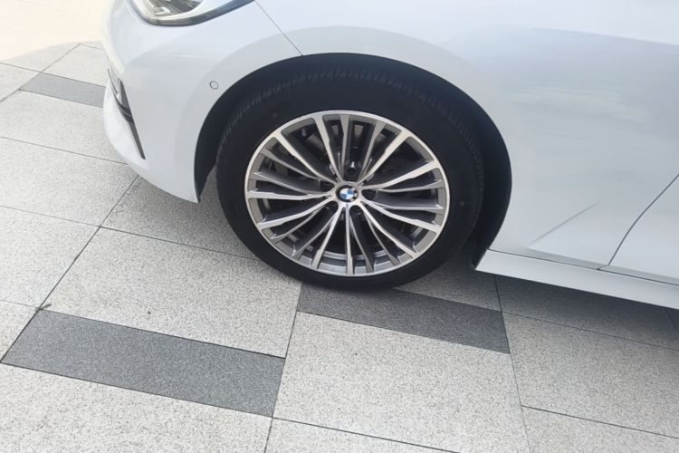 BMW 3 Series 2019 #9 BMW 3 Series 2019 car image #9