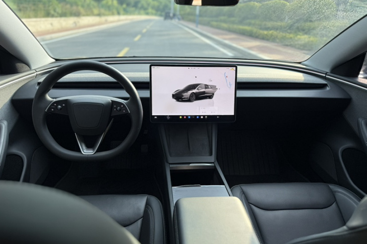 Tesla Model 3 2023 immagine di auto #15