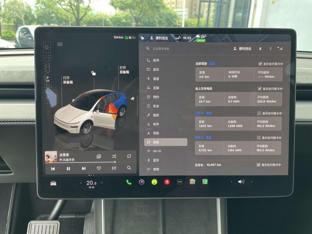 Tesla Model Y 2025 #8 Tesla Model Y 2025 car image #8