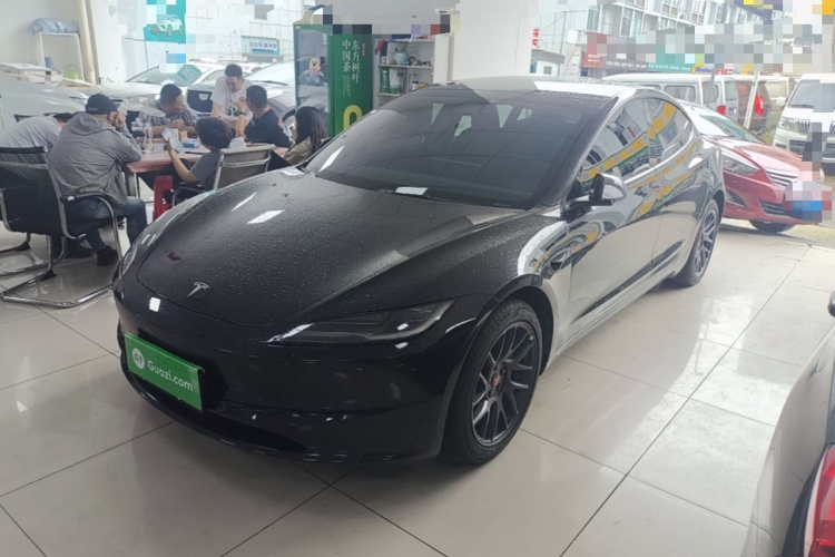 Tesla Model 3 2025 immagine di auto #2