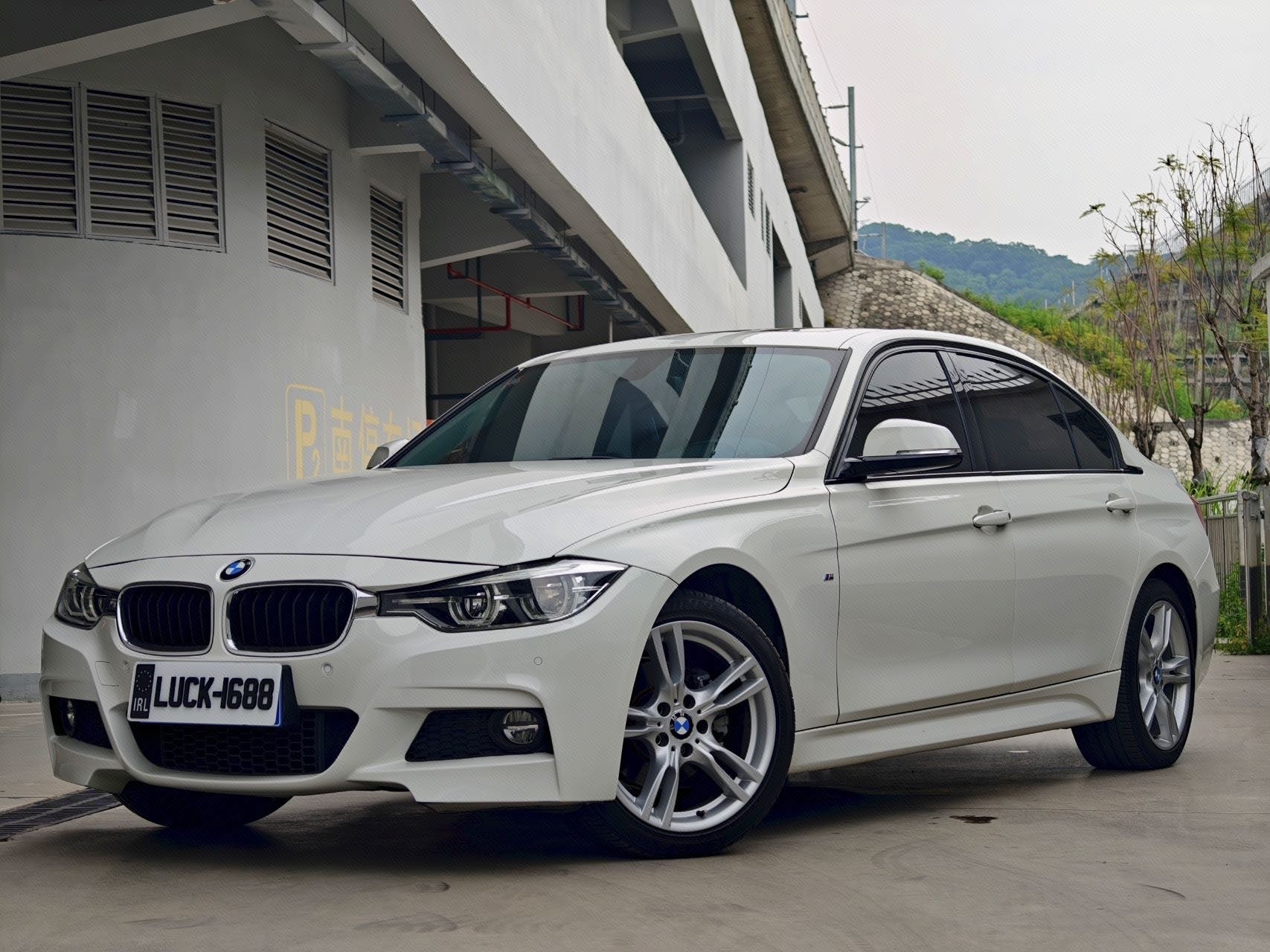 BMW 3 Series 2019 BMW 3 Series 2019 car image