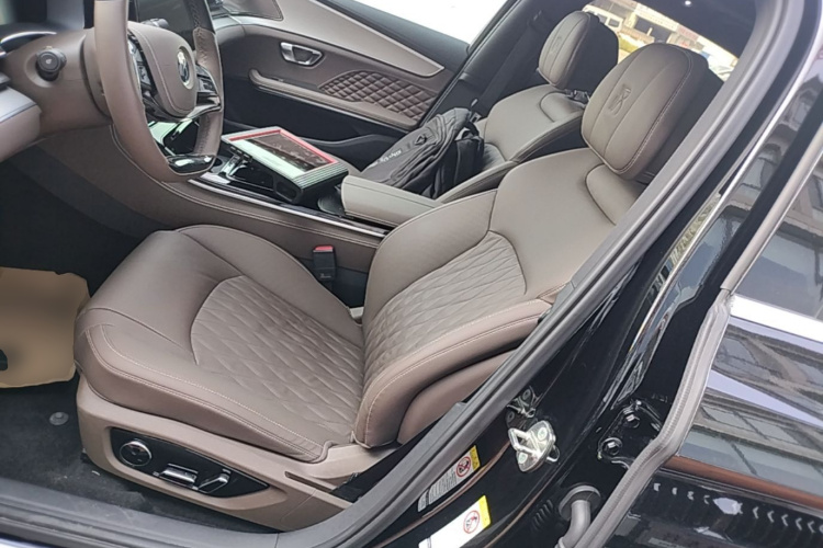 BYD Han 2024 car image #15