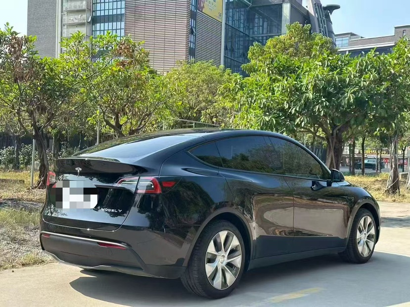 Tesla Model Y 2022 #5 Tesla Model Y 2022 car image #5