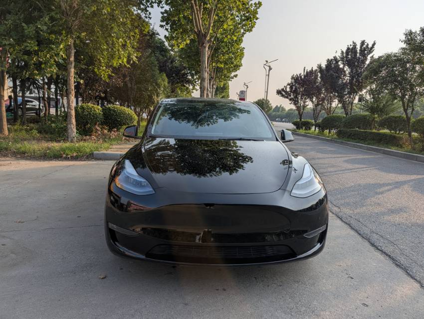 Tesla Model Y 2022 car image #2