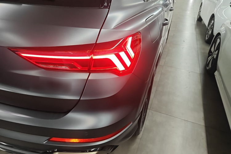 Audi Q3 2023 car image #8