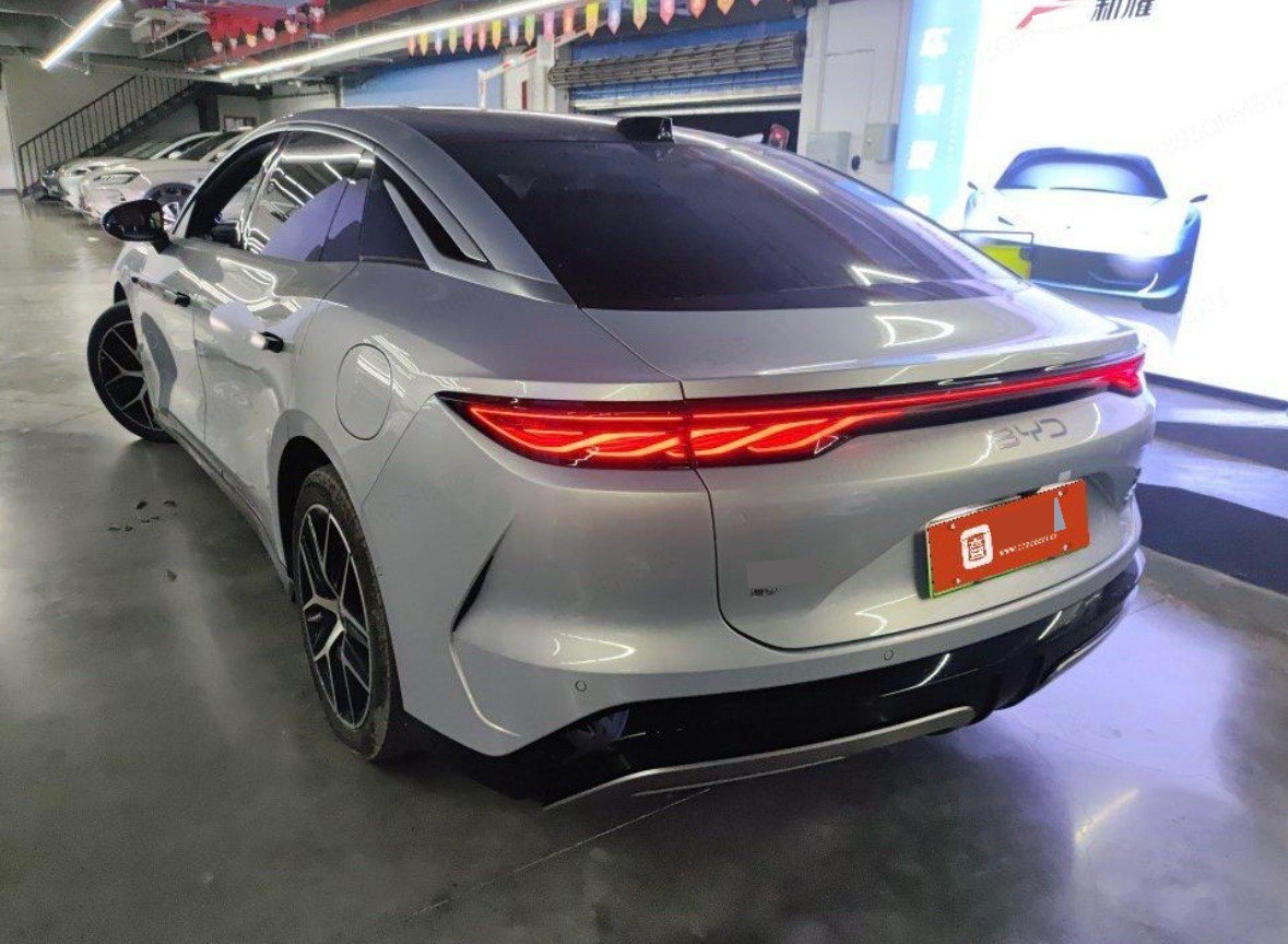 BYD HanL 2025 #4 BYD HanL 2025 car image #4