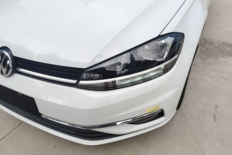 Volkswagen Golf 2020 car image #23