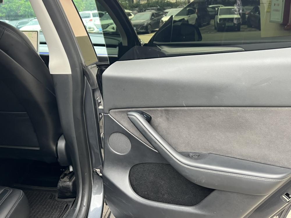 Tesla Model Y 2022 car image #15