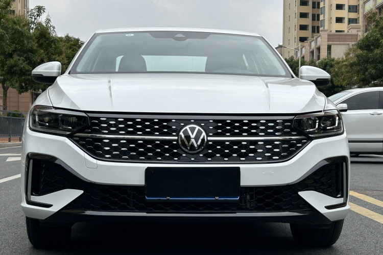 Volkswagen Lavida 2026 car image #3