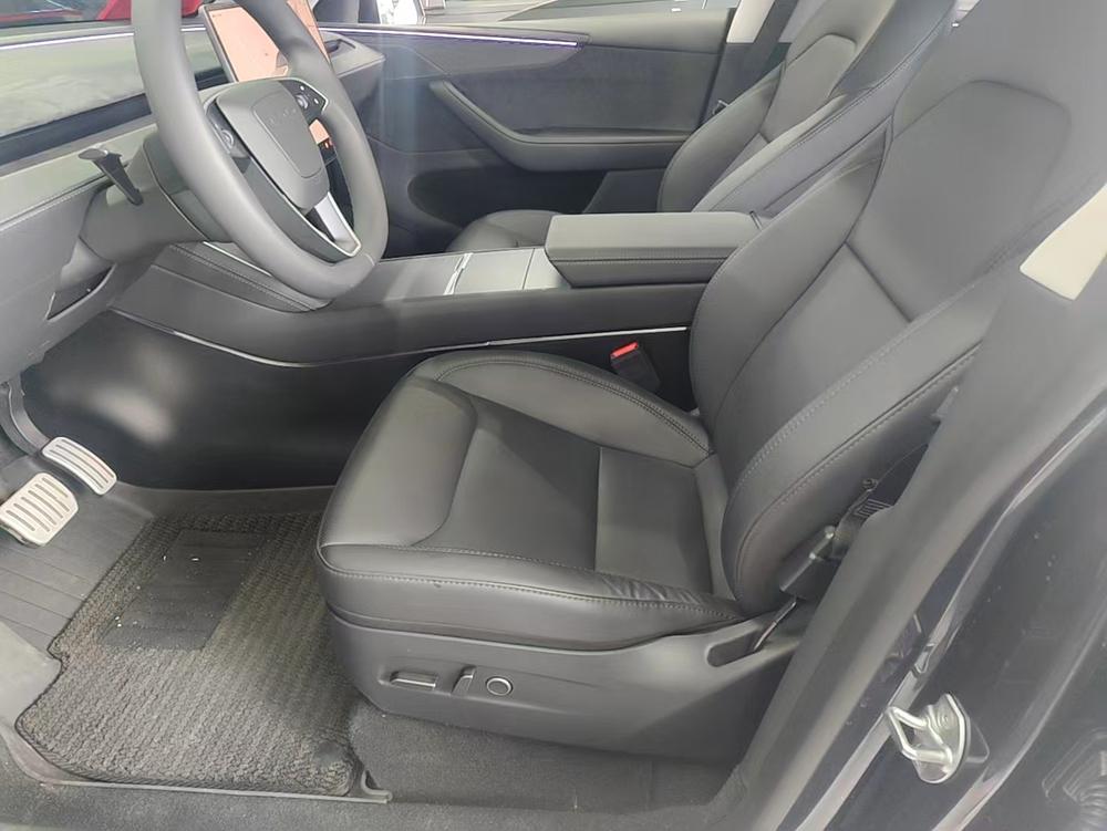 Tesla Model Y 2025 #10 Tesla Model Y 2025 car image #10