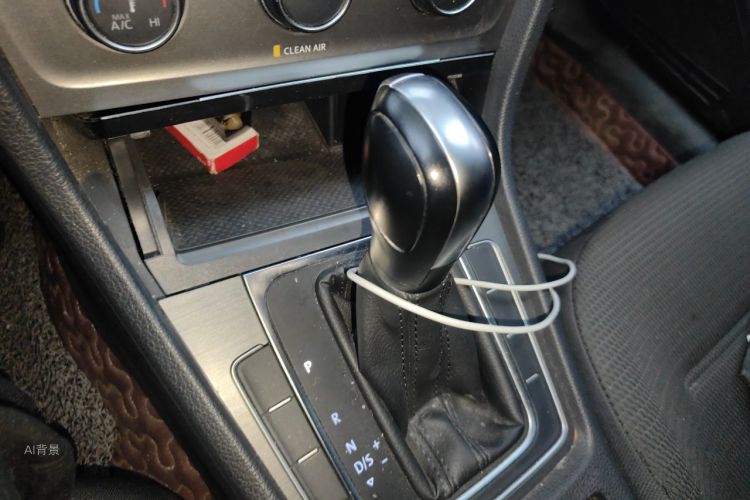 Volkswagen Golf 2017 car image #16