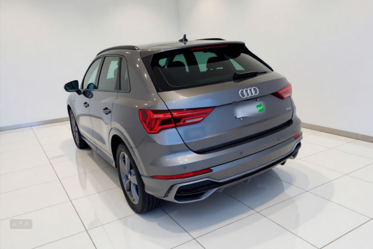 Audi Q3 2019 car image #5