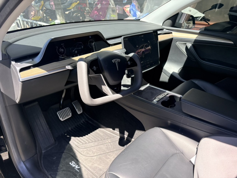 Tesla Model Y 2023 #2 Tesla Model Y 2023 car image #2