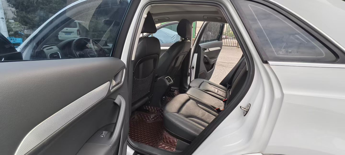 Audi Q3 2015 car image #5