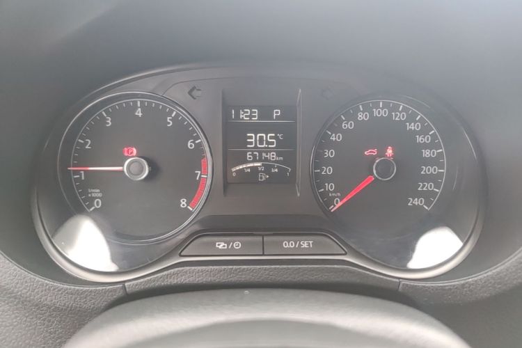 Volkswagen Polo 2016 car image #12