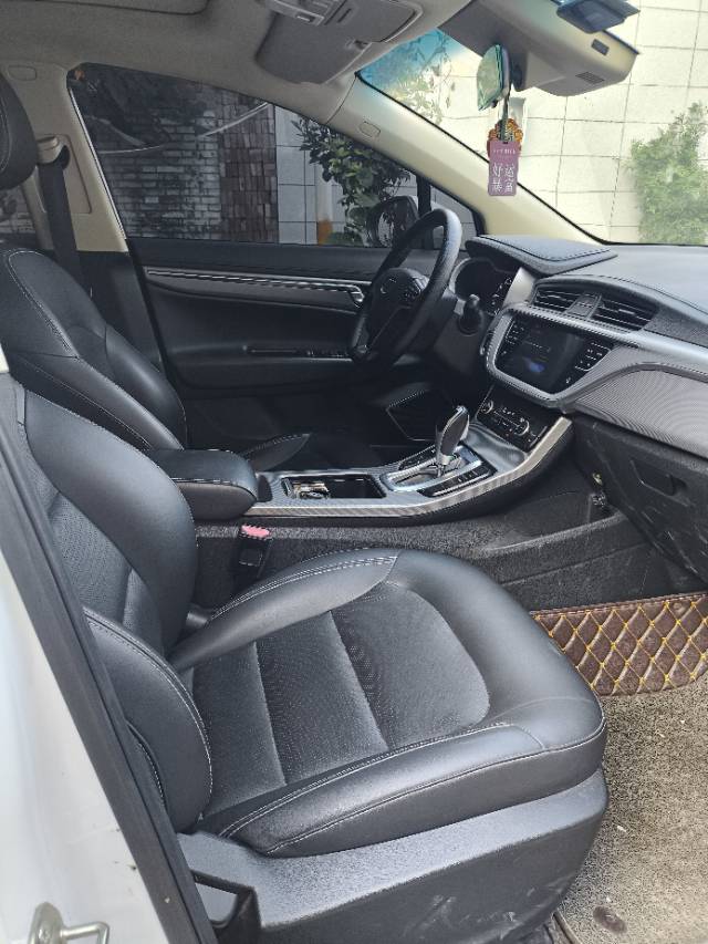 GEELY Emgrand GS 2018 car image #3