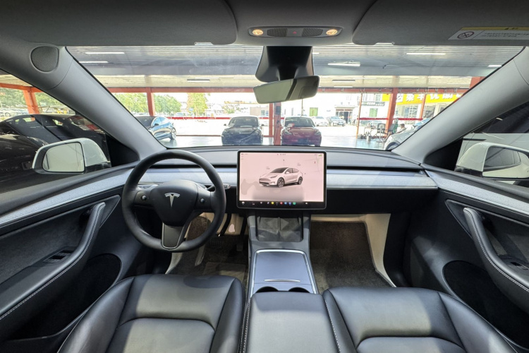 Tesla Model Y 2024 #11 Tesla Model Y 2024 car image #11