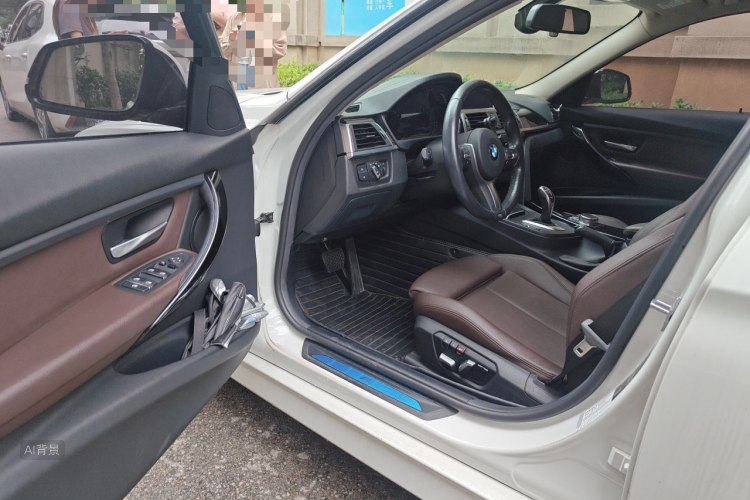 BMW 3 Series 2018 car image #18