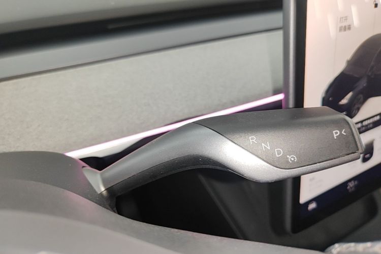 Tesla Model Y 2024 #14 Tesla Model Y 2024 car image #14