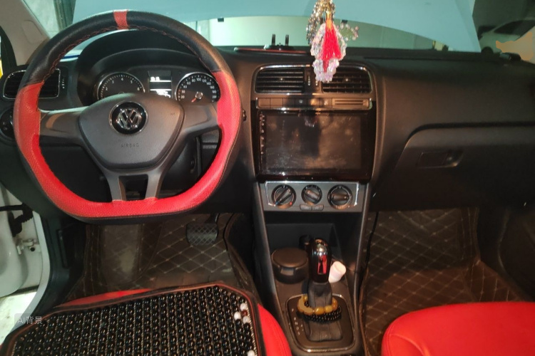 Volkswagen Polo 2015 car image #11