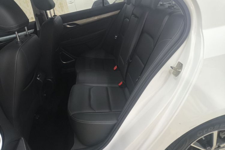 GEELY Emgrand 2019 car image #17