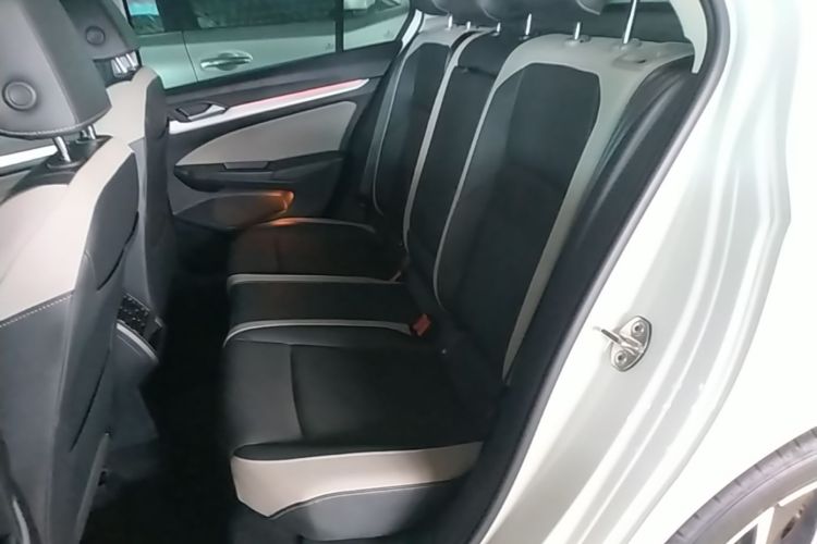 Volkswagen Golf 2022 car image #17