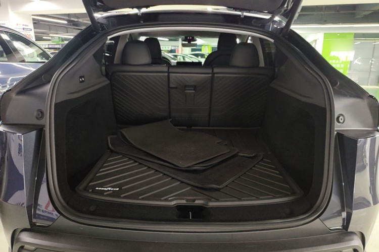Tesla Model Y 2025 #21 Tesla Model Y 2025 car image #21