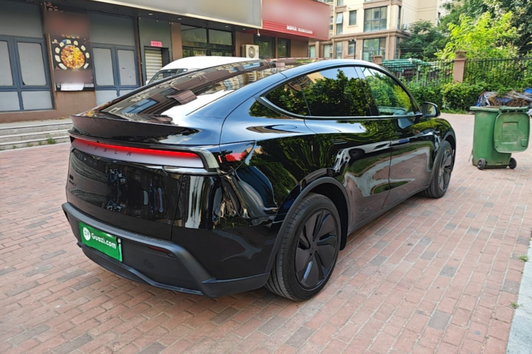 Tesla Model Y 2026 #7 Tesla Model Y 2026 car image #7