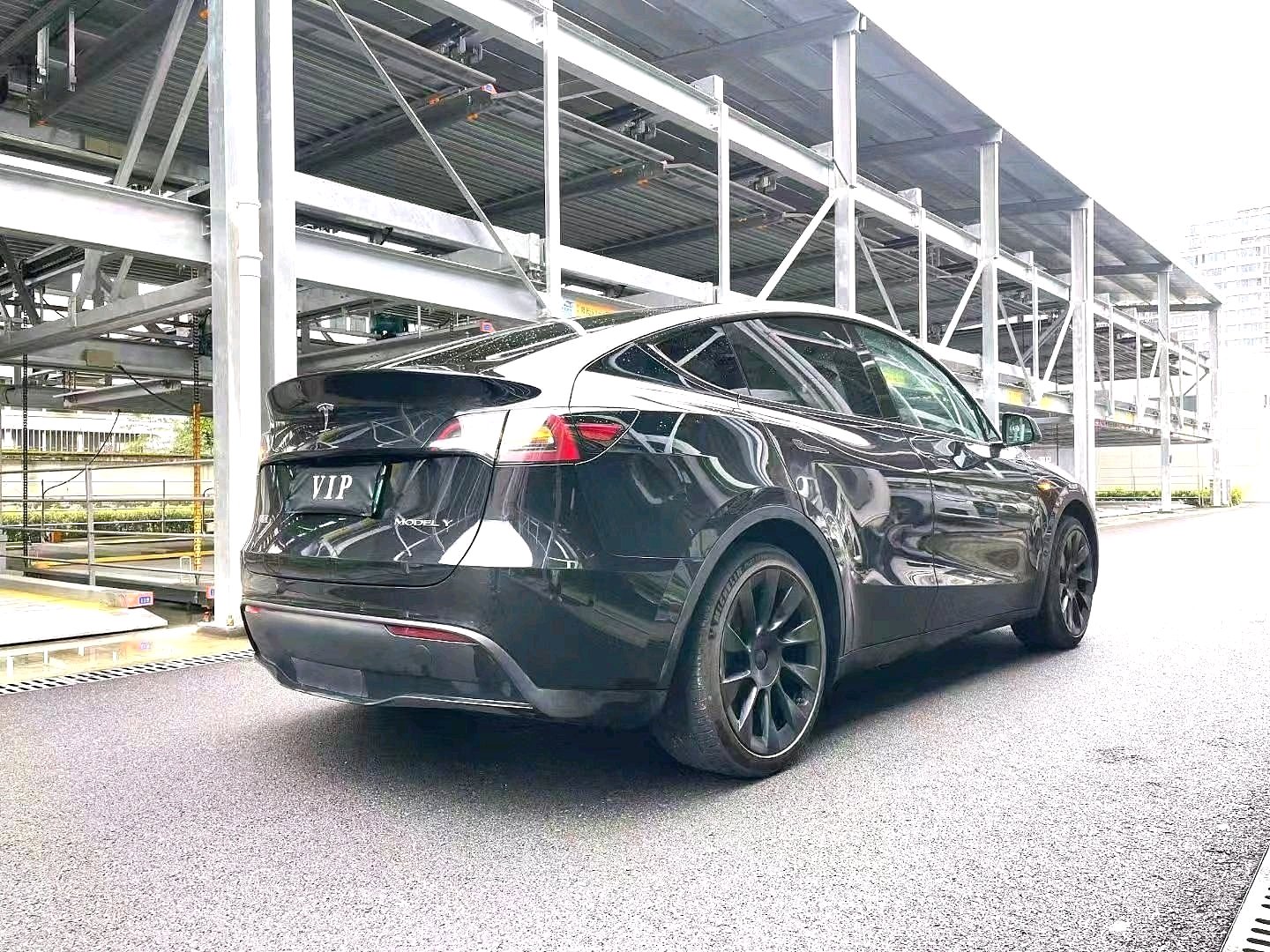 Tesla Model Y 2023 car image #6