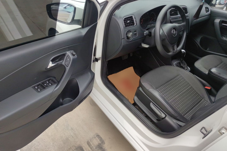 Volkswagen Polo 2015 #16 Volkswagen Polo 2015 car image #16