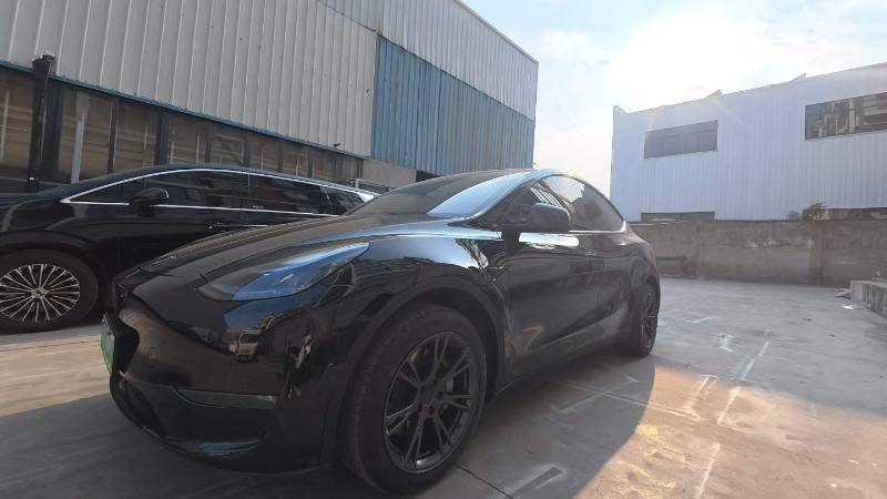 Tesla Model Y 2024 Tesla Model Y 2024 صورة سيارة