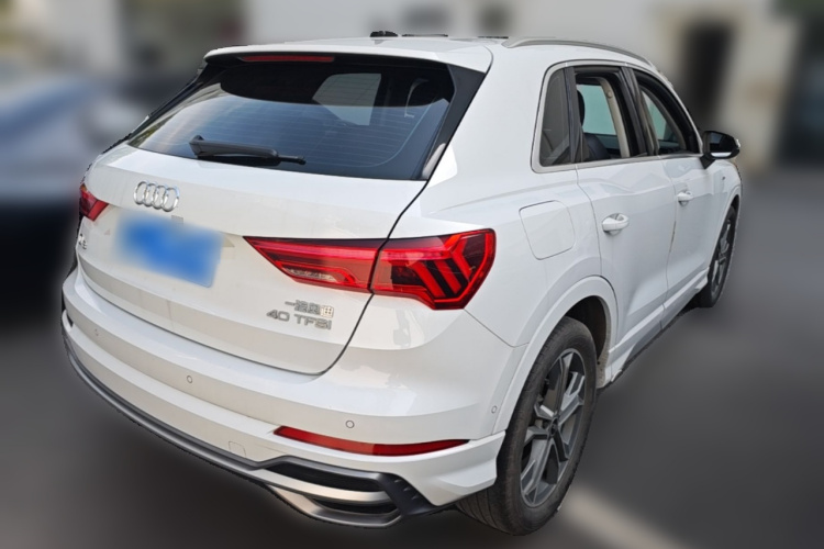 Audi Q3 2022 car image #7