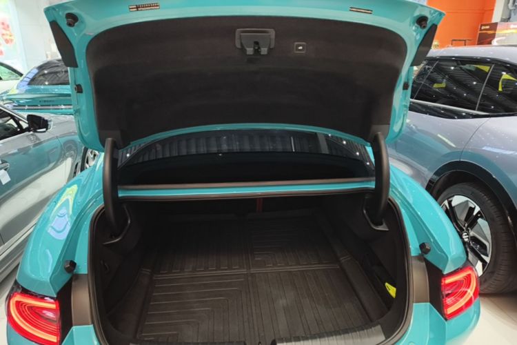 MI SU7 2024 immagine di auto #19