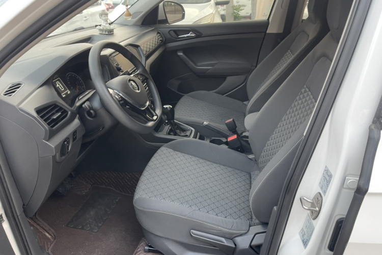 Volkswagen T-Cross 2019 #11 Volkswagen T-Cross 2019 car image #11