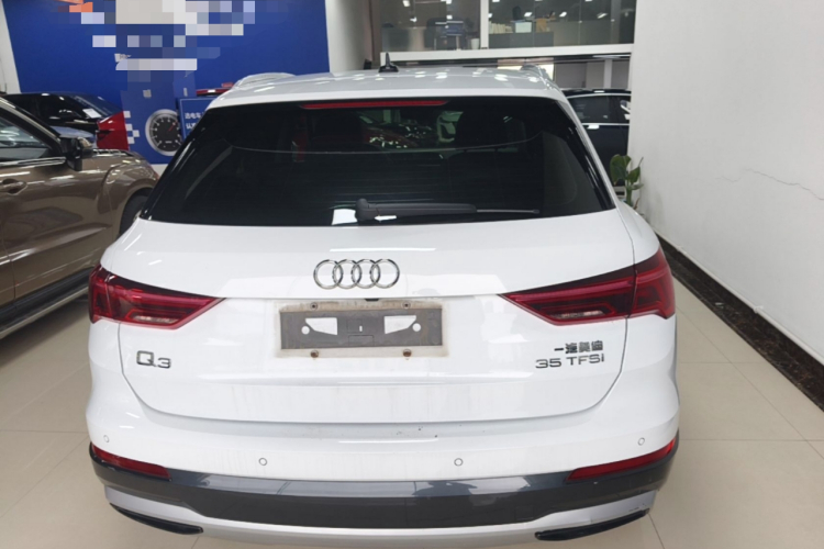 Audi Q3 2020 car image #6
