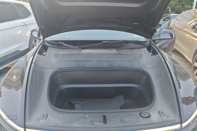 Tesla Model Y 2025 car image #22