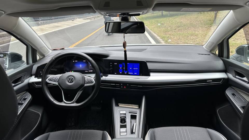 Volkswagen Golf 2021 car image #5