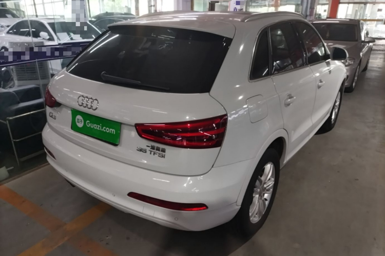 Audi Q3 2015 car image #5